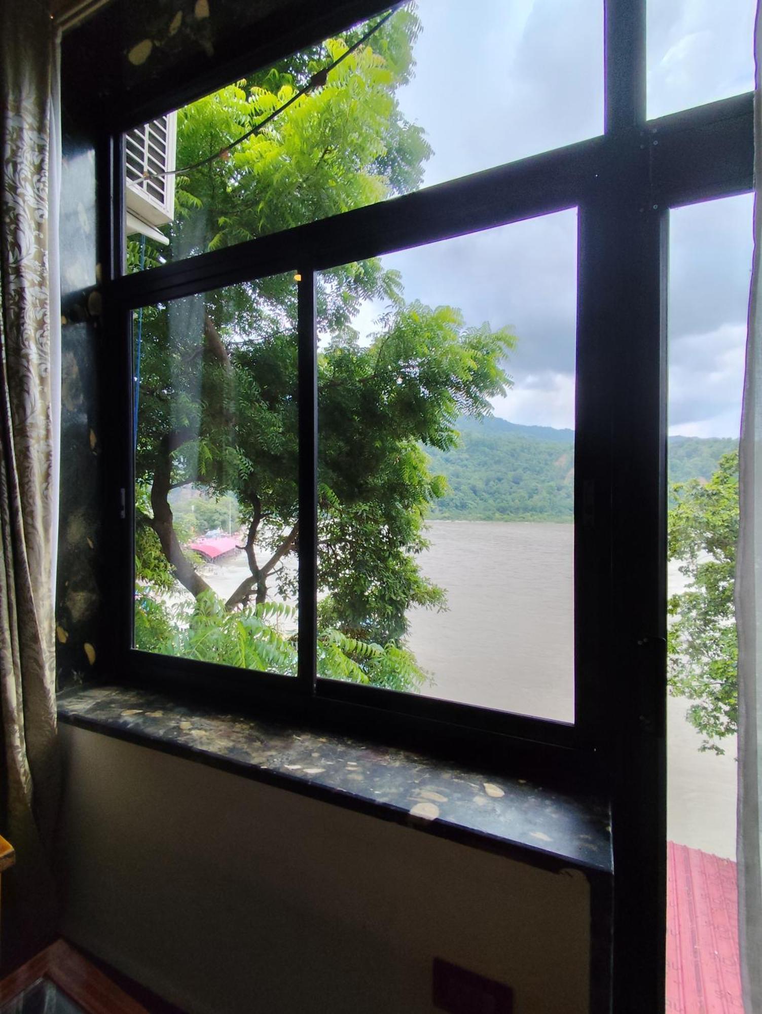 Meeram Ganga, A Heritage Stay By The Ganges At Triveni Ghat Rishikesh Exterior photo